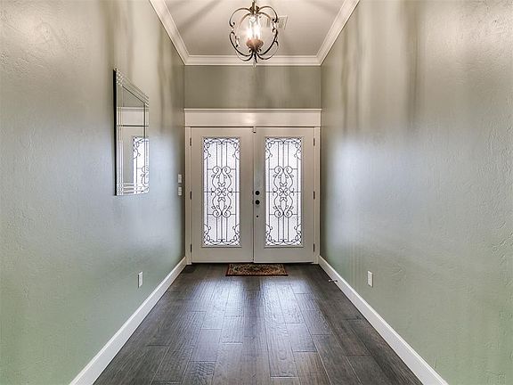 3rd image of 634 Megan Ln