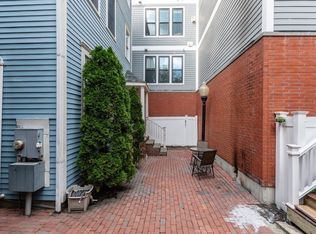 602 E 3rd St #R, South Boston, MA 02127