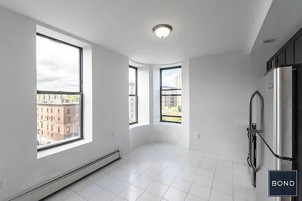 Rented by Bond New York | media 43