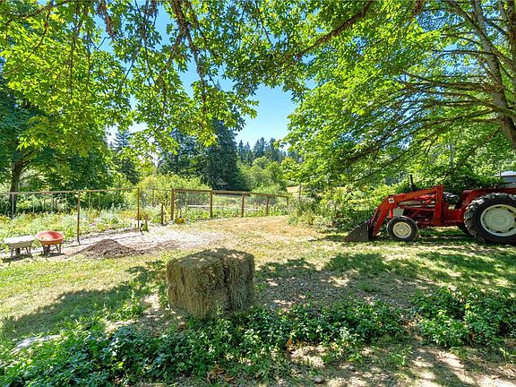 5th image of 1813 Rugg Rd