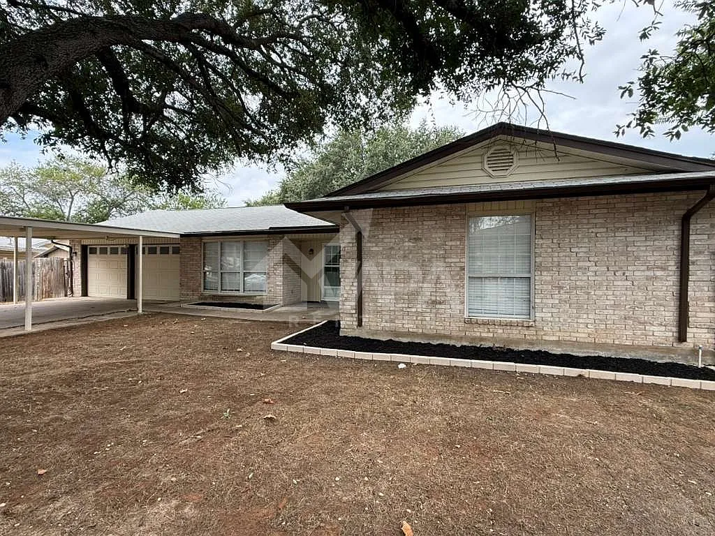 3 bed, 1948 sqft, $2,100 — Photo 2