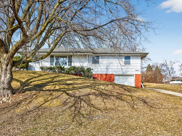 8912 Tretbaugh Dr, Bloomington, MN 55431