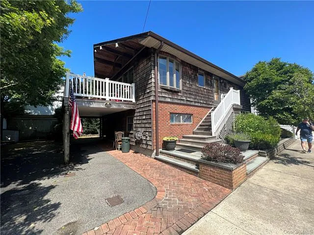 71 Garden City Ave