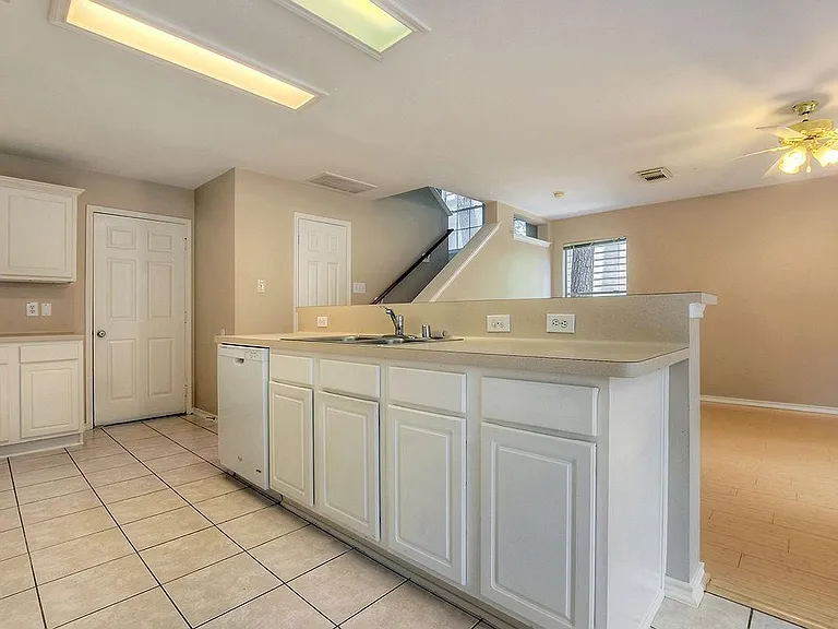 7 Newberry Trail Ct — Photo 10