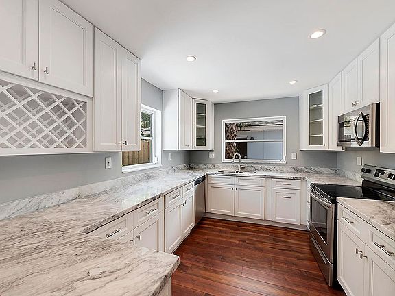 4th image of 338 Wellesley Dr
