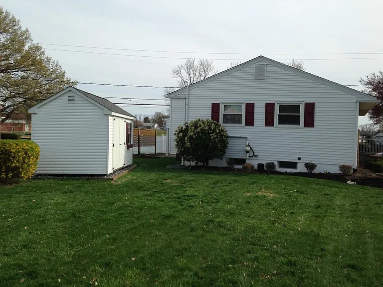 2421 Newell Dr — Photo 12