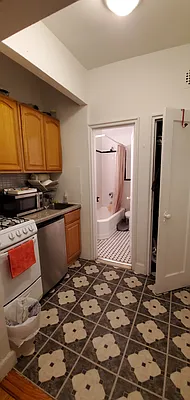 Rented by Avi Nash Associates | media 4