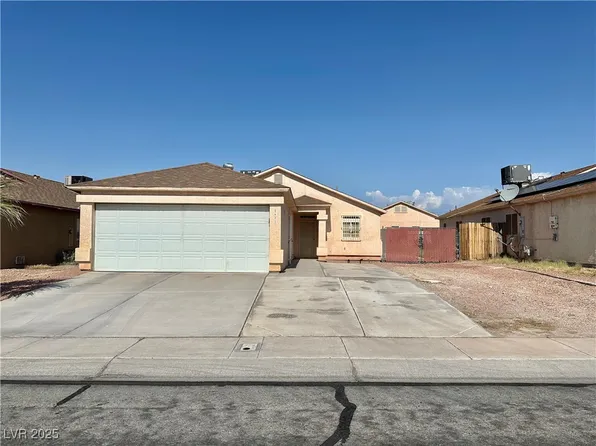 2621 Blue Reef Dr, North Las Vegas, NV 89032