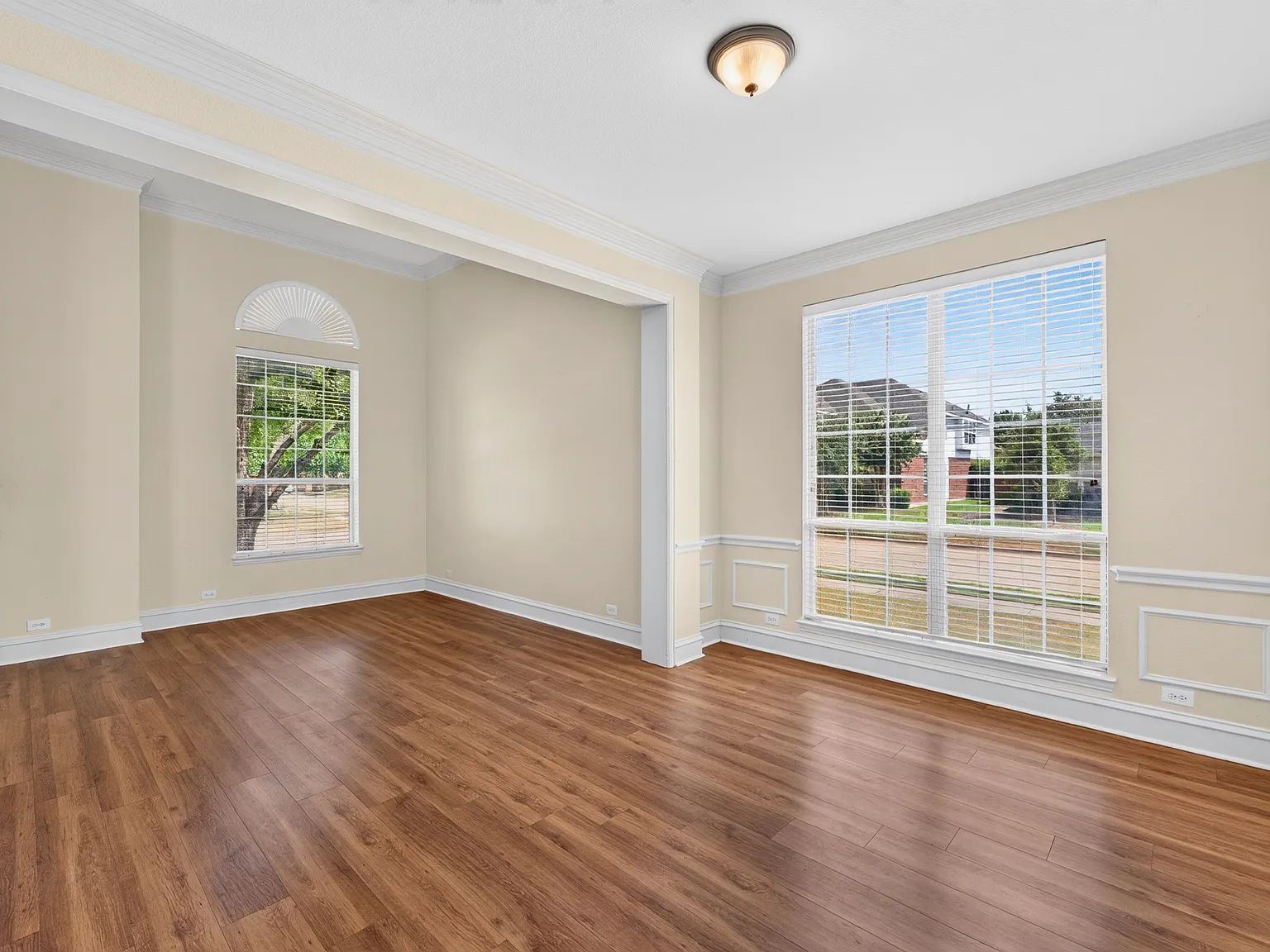 4 bed, 4024 sqft, $3,495 — Photo 4