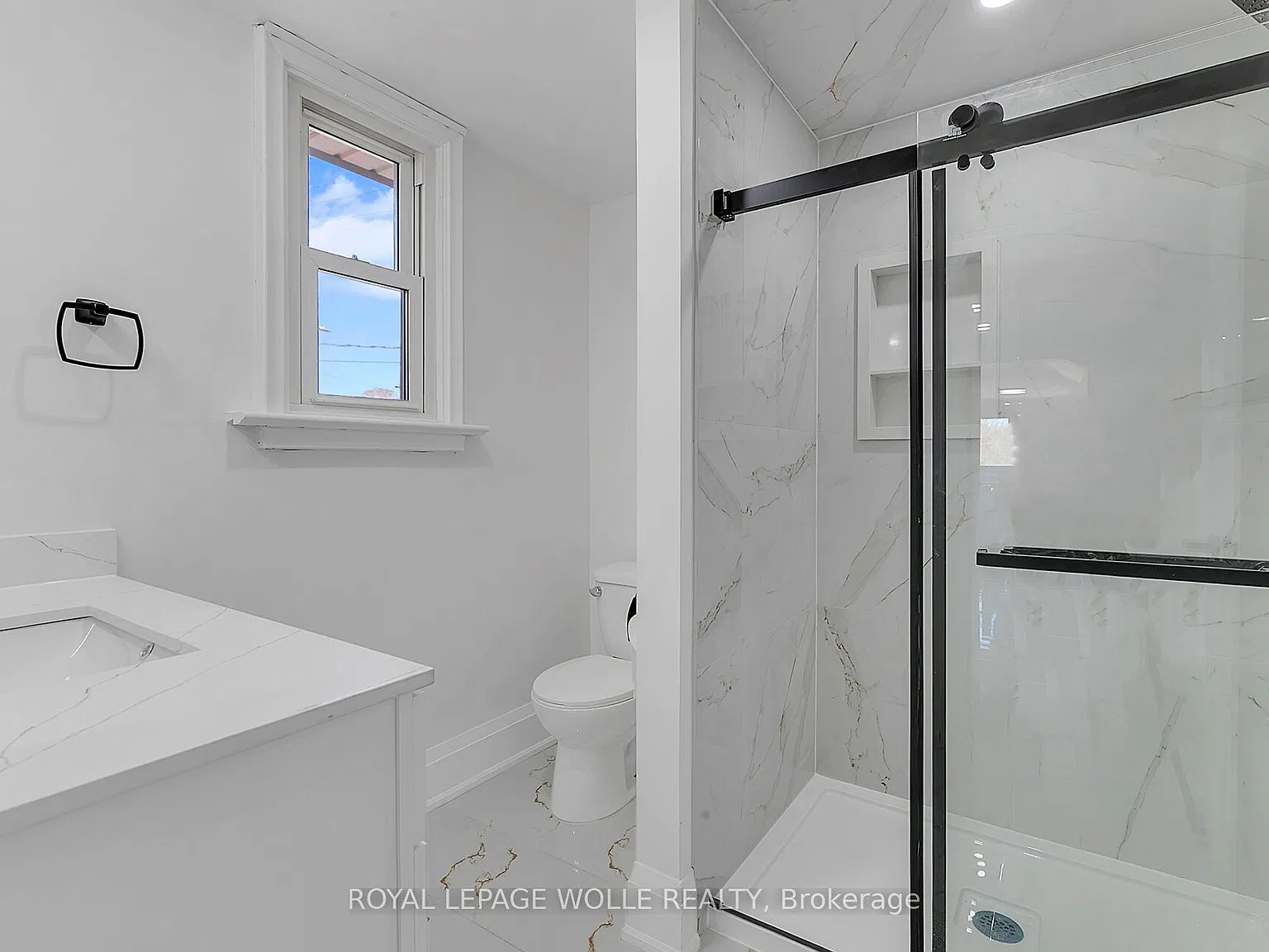 581 Lancaster St W — Photo 4