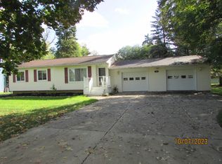 522 Cherry St, Linden, MI 48451