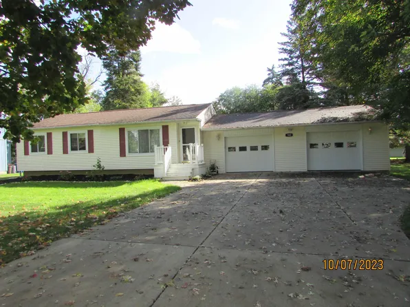 522 Cherry St, Linden, MI 48451