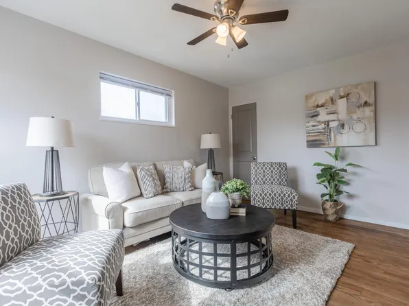2932 Hallmark Ln, Saint Louis, MO 63125