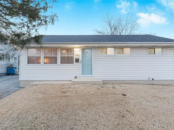 151 Kingston Dr, Saint Louis, MO 63125