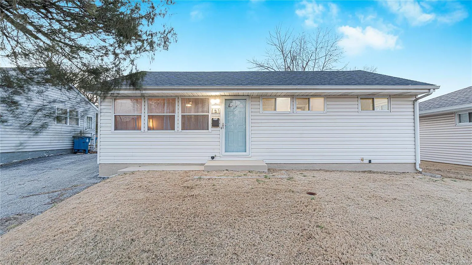 151 Kingston Dr photo 1