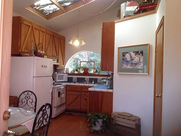 22067 FM 16 W #B — Photo 18