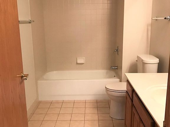 5th image of 5555 N Cumberland Ave Unit 505