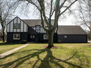 909 Old Tower Rd, Oconomowoc, WI 53066