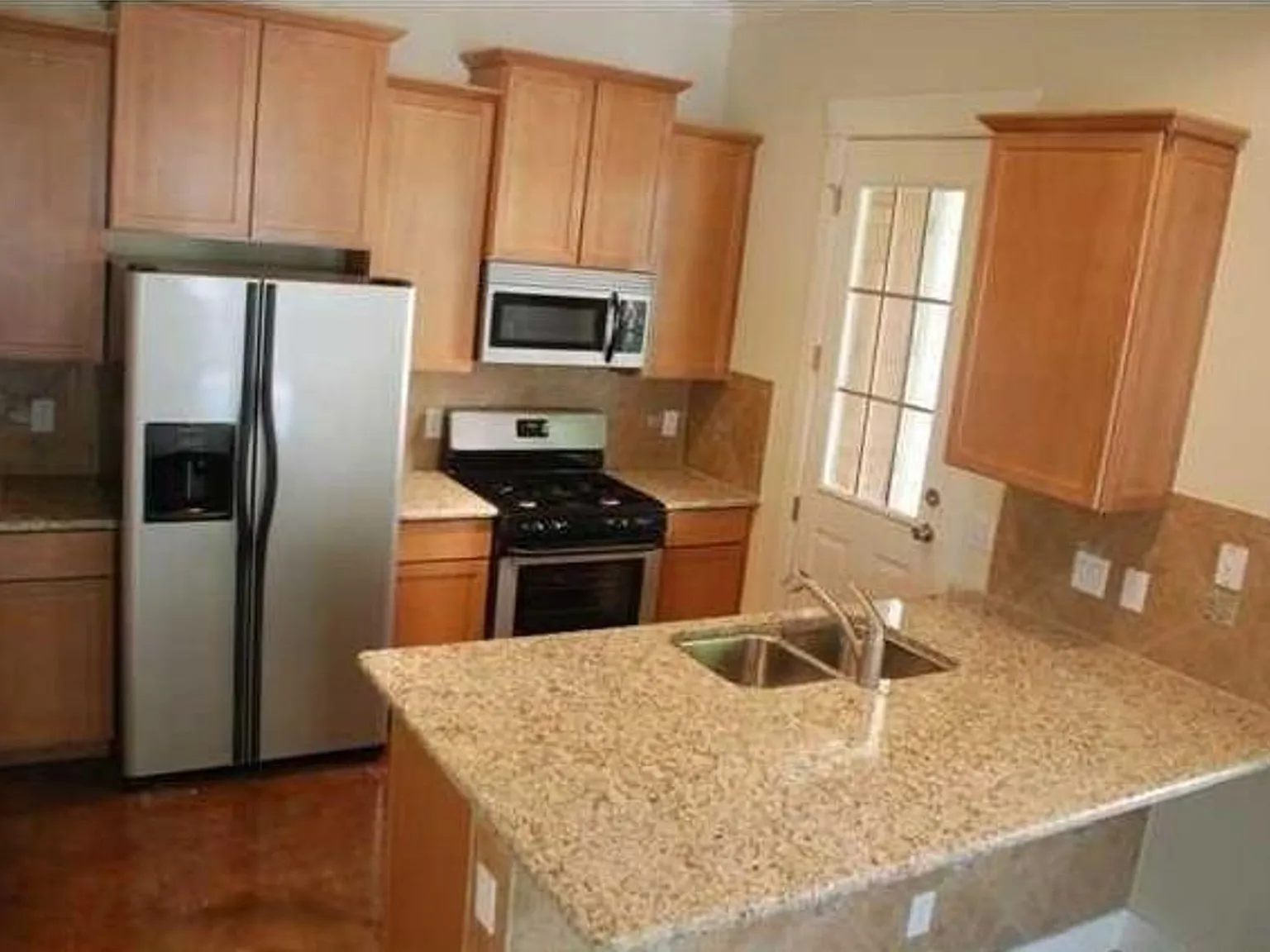 611 Franklin Blvd Unit A — Photo 4