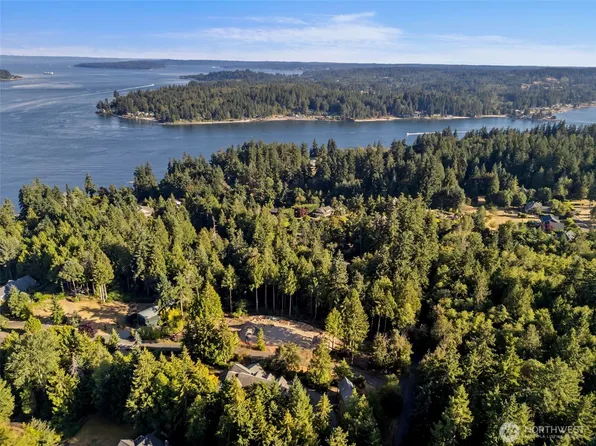 6560 NE Latyson Lane, Bainbridge Island, WA 98110