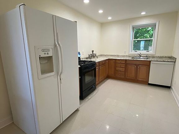5th image of 115 South St APT 3
