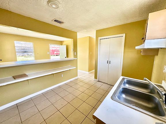 5th image of 3114 Oswego St