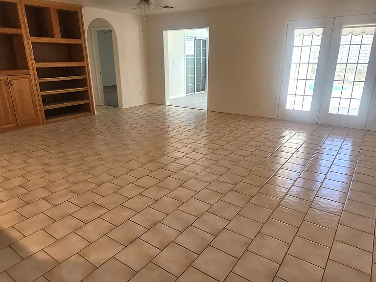 3660 Catalina Dr — Photo 10