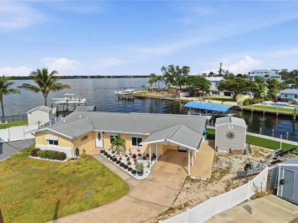 211 21st St NE, Bradenton, FL 34208