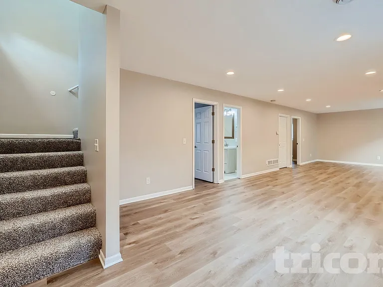 100 E Spruce St — Photo 13