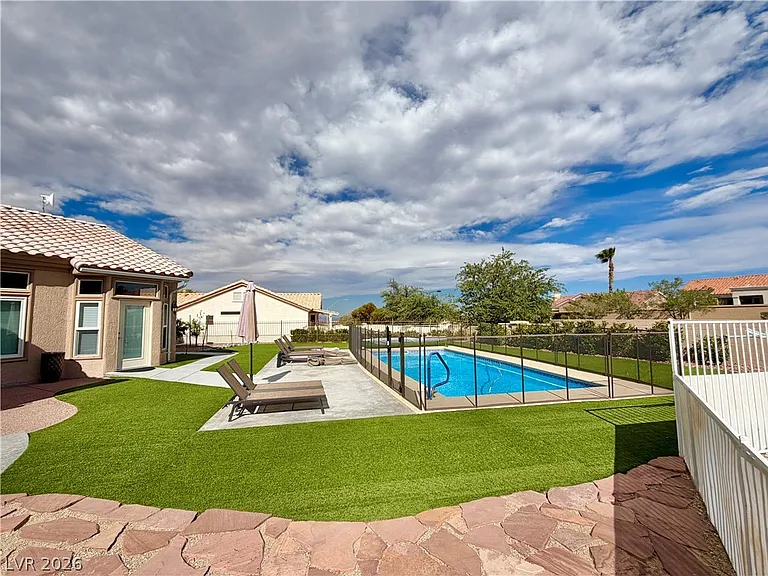10541 Broom Hill Dr — Photo 22