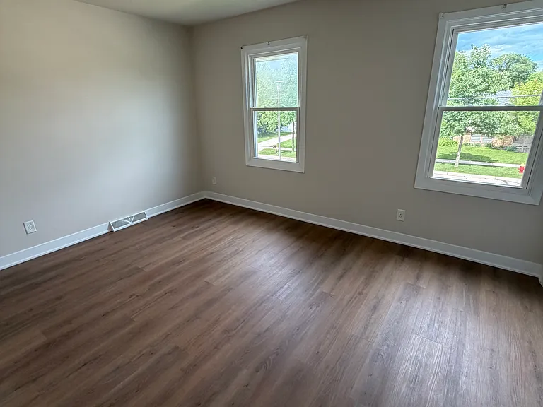 9045 S Chicago Ct — Photo 7