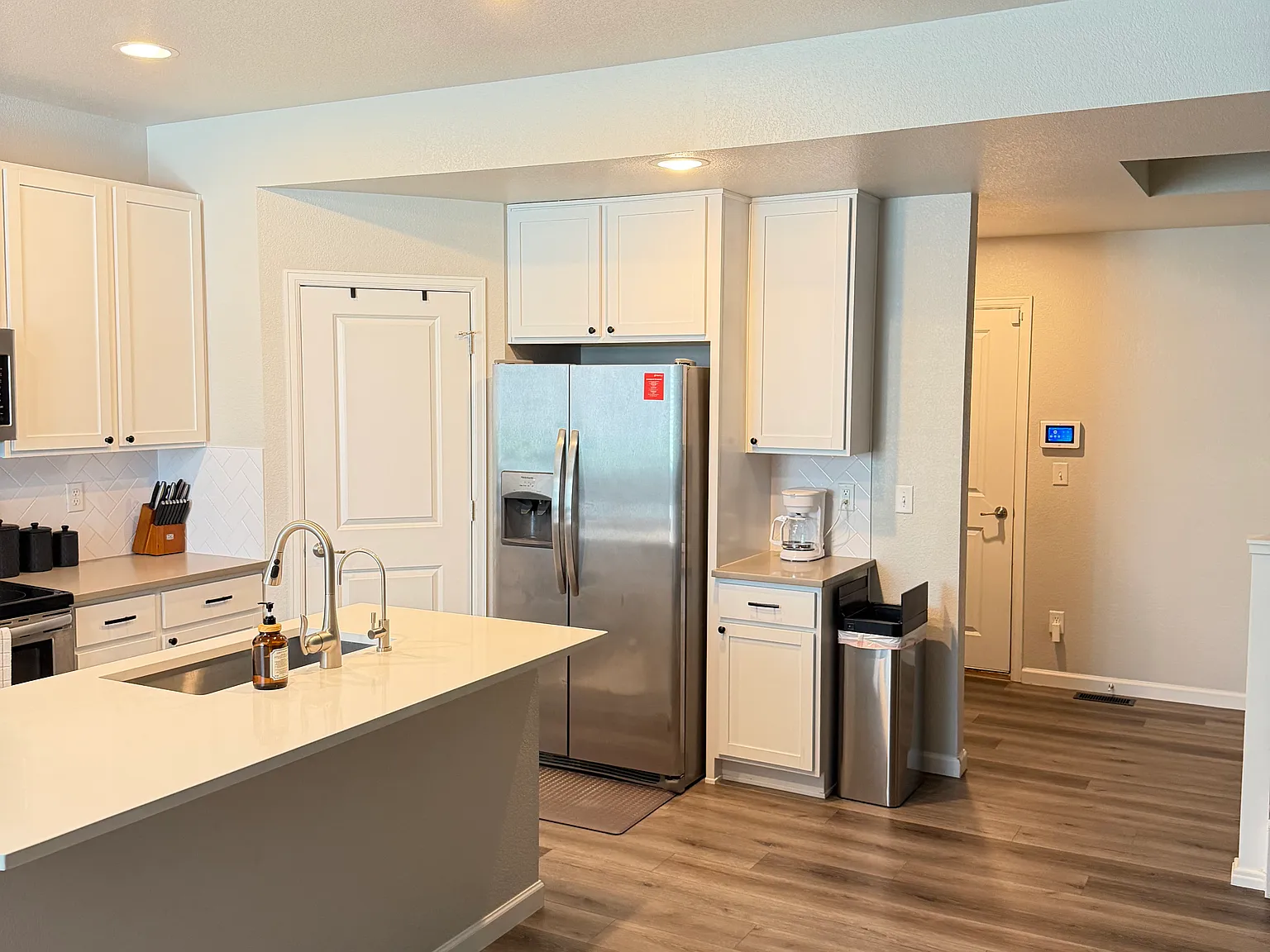 3 bed, 2.5 bath, 2302 sqft, $2,250 — Photo 4