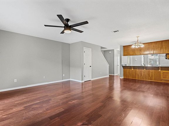 4th image of 270 Hillcrest Rd APT 601