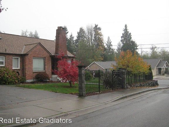 3rd image of 4801 Dogwood Dr