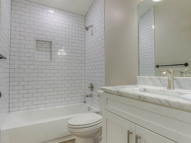1807 Jackson Ave — Photo 8