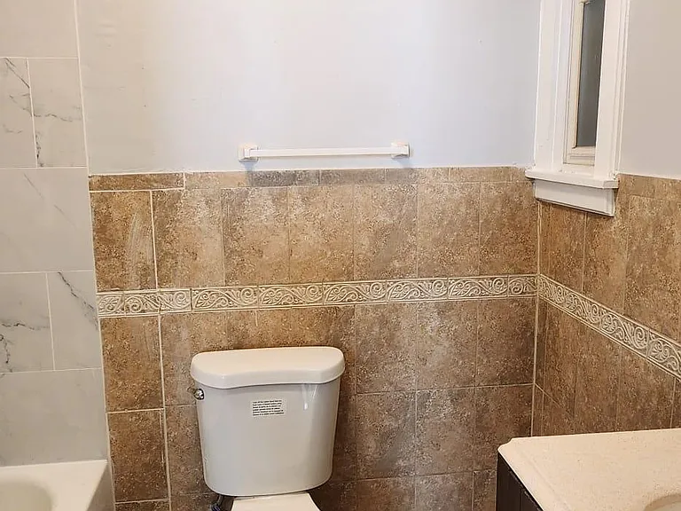702 S 19th St #1L — Photo 4