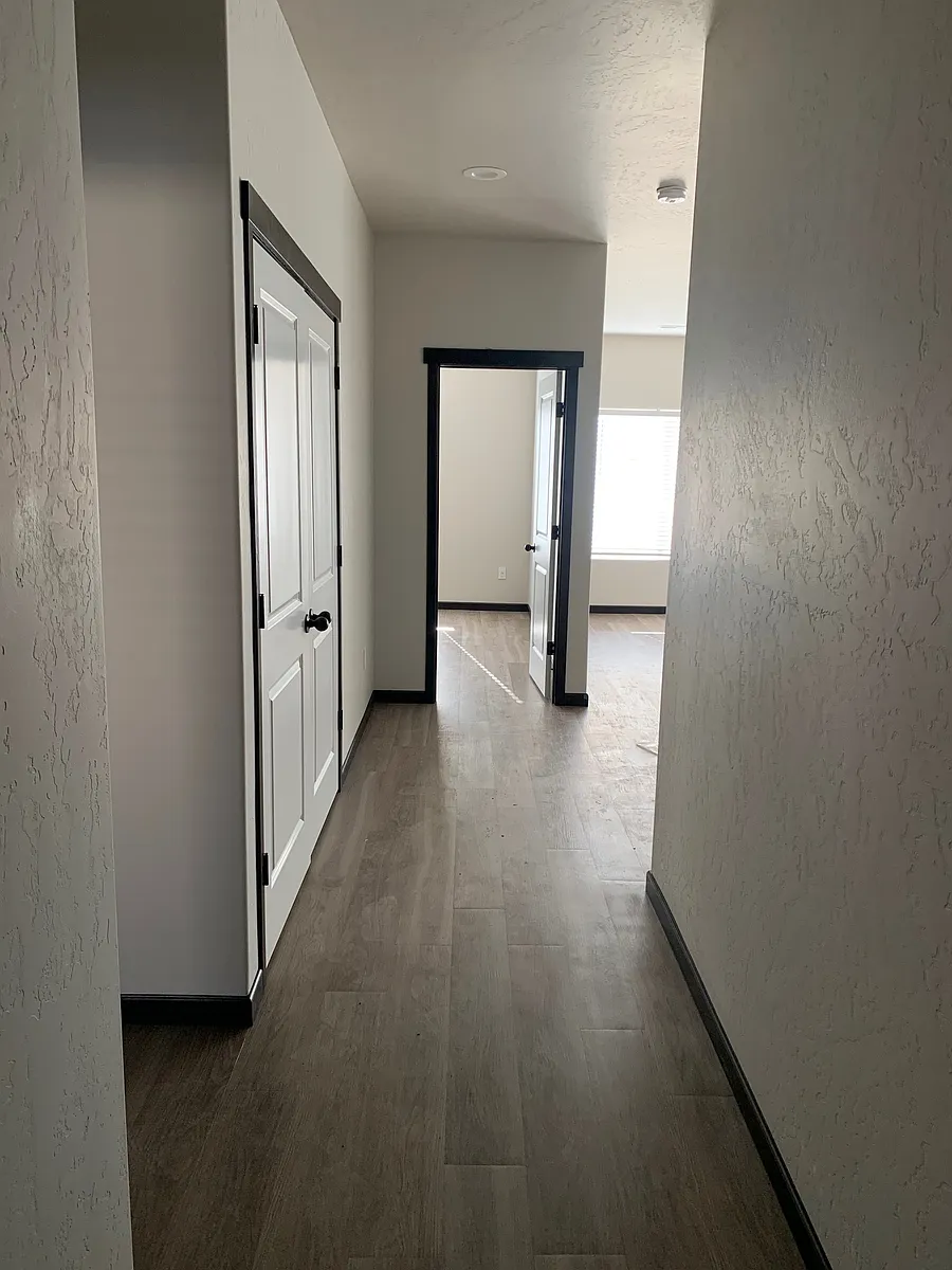 Building Photo - 5810 Midland Ln #27