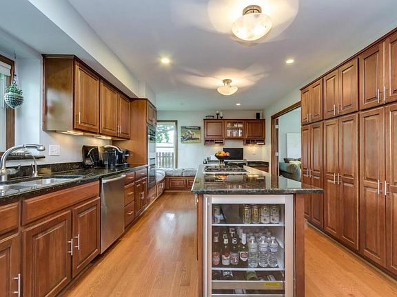 3rd image of 12990 Oakmere Dr NW