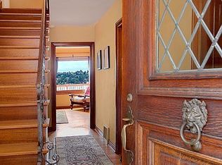 2815 10th Pl W, Seattle, WA 98119