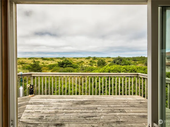 973 S Sand Dune Avenue SW, Ocean Shores, WA 98569