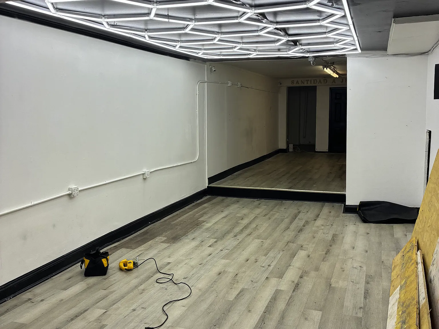 Studio, 1120 sqft, $1,100 — Photo 2