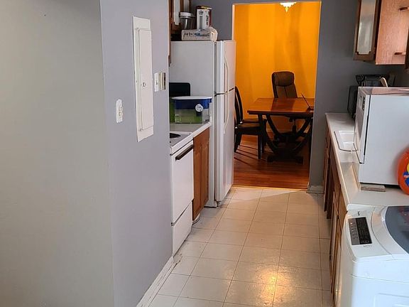 3rd image of 1624 W Touhy Ave #203