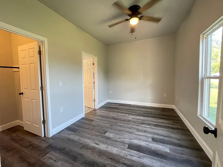 1317 E Broadway St — Photo 25