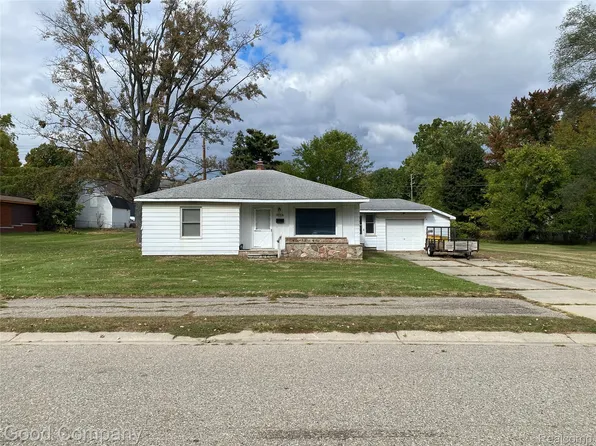 7553 Nichols St, Utica, MI 48317