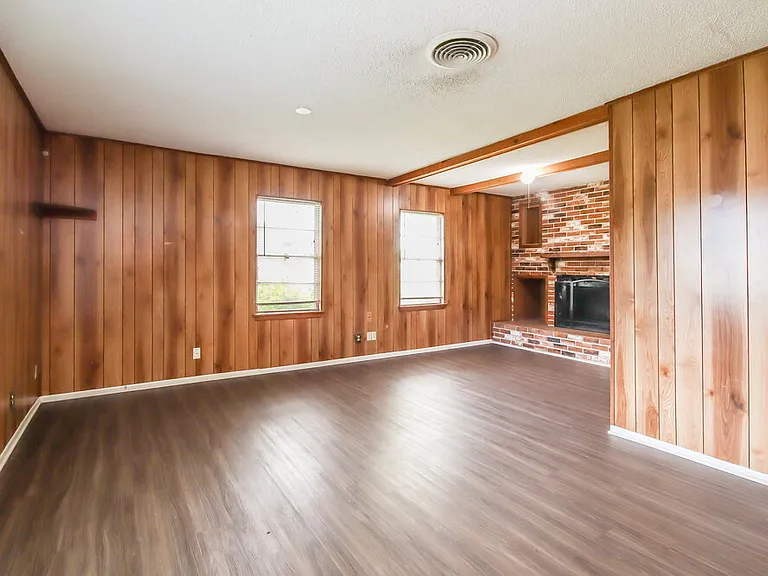 901 Westmont Dr — Photo 5