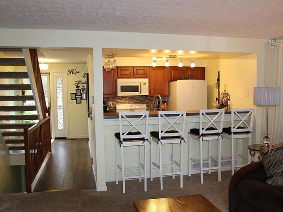 5th image of 7589 Bay Hill Dr