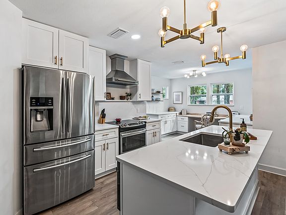 3rd image of 44 Wildwood Dr