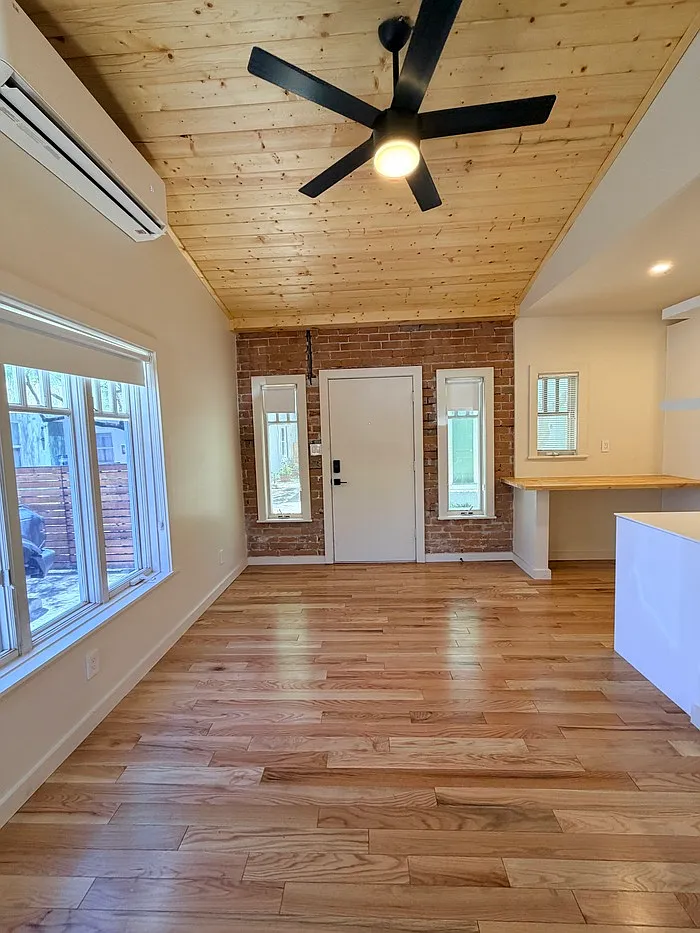 Studio, 1.0 bath, 300 sqft, $1,175 — Photo 2