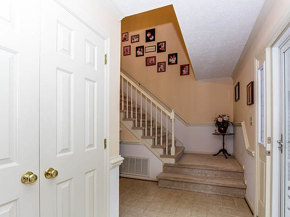 4th image of 7 Thomas Dr