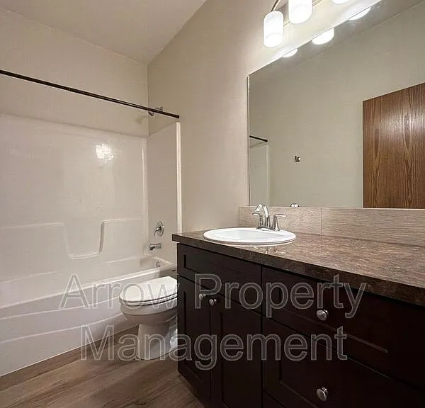 102 Locust St #1 — Photo 6